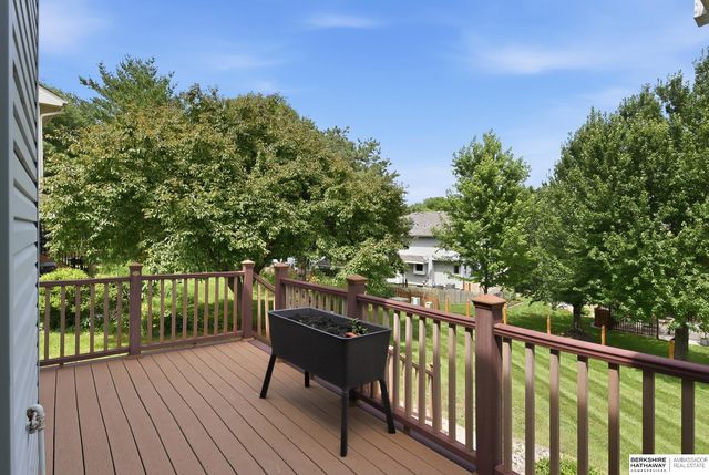 1209 Cork Drive, Papillion, NE 68046