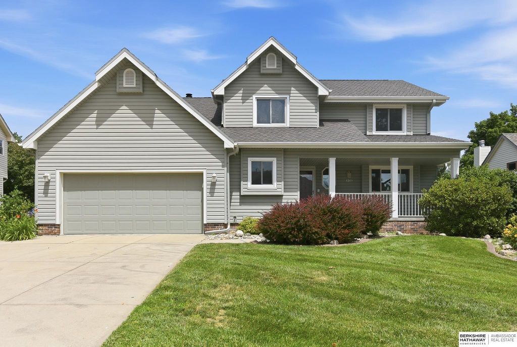 1209 Cork Drive, Papillion, NE 68046