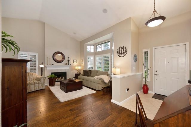 9455 Laguna Lake Way, Elk Grove, CA 95758