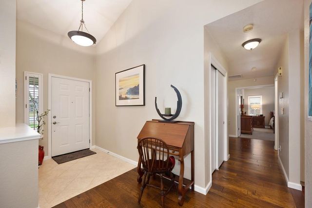 9455 Laguna Lake Way, Elk Grove, CA 95758