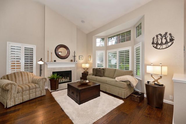 9455 Laguna Lake Way, Elk Grove, CA 95758