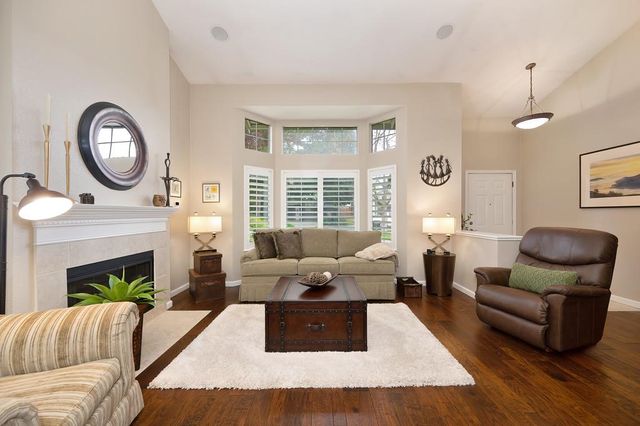 9455 Laguna Lake Way, Elk Grove, CA 95758