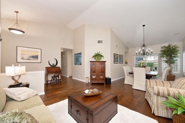 9455 Laguna Lake Way, Elk Grove, CA 95758