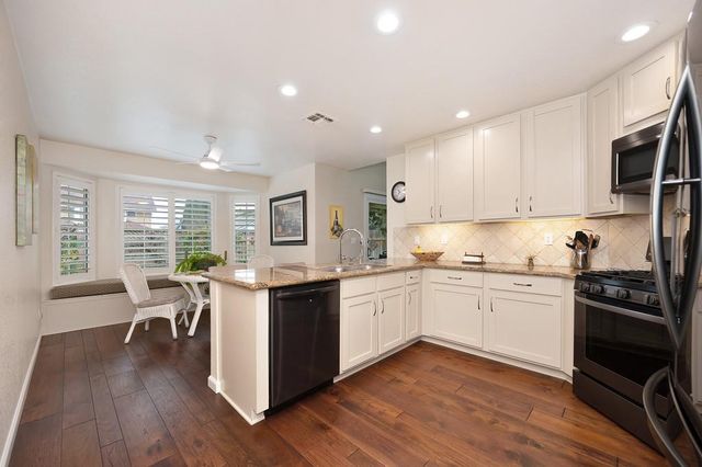 9455 Laguna Lake Way, Elk Grove, CA 95758