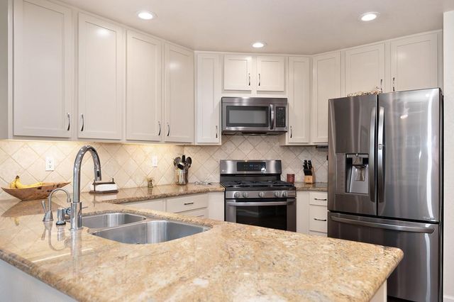 9455 Laguna Lake Way, Elk Grove, CA 95758