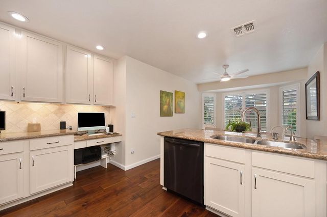 9455 Laguna Lake Way, Elk Grove, CA 95758