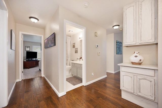 9455 Laguna Lake Way, Elk Grove, CA 95758