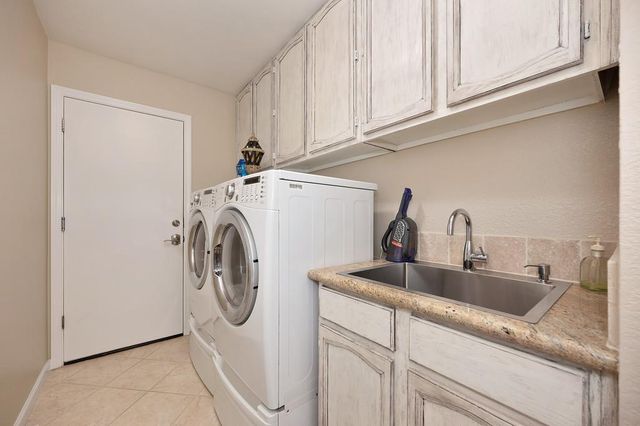 9455 Laguna Lake Way, Elk Grove, CA 95758