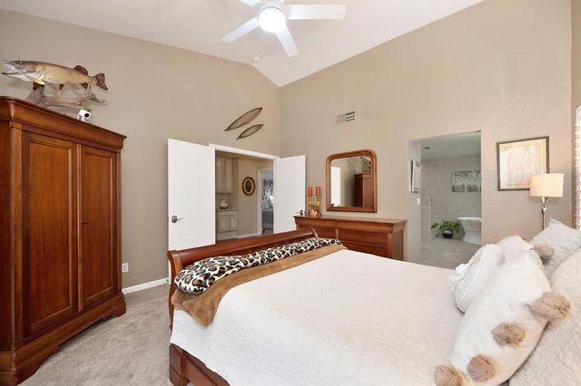 9455 Laguna Lake Way, Elk Grove, CA 95758