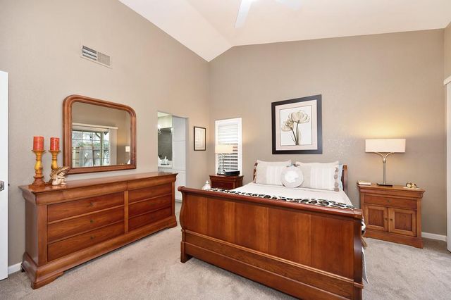 9455 Laguna Lake Way, Elk Grove, CA 95758