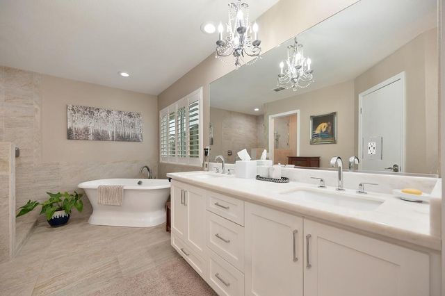 9455 Laguna Lake Way, Elk Grove, CA 95758