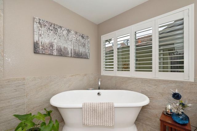 9455 Laguna Lake Way, Elk Grove, CA 95758