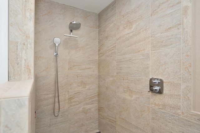 9455 Laguna Lake Way, Elk Grove, CA 95758