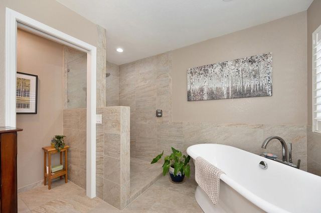 9455 Laguna Lake Way, Elk Grove, CA 95758