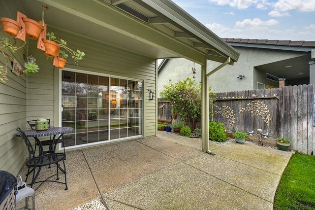 9455 Laguna Lake Way, Elk Grove, CA 95758