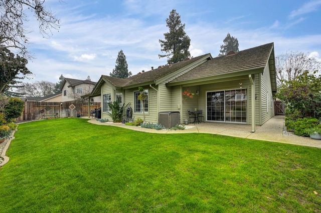 9455 Laguna Lake Way, Elk Grove, CA 95758