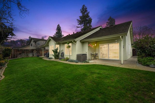 9455 Laguna Lake Way, Elk Grove, CA 95758