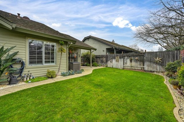 9455 Laguna Lake Way, Elk Grove, CA 95758
