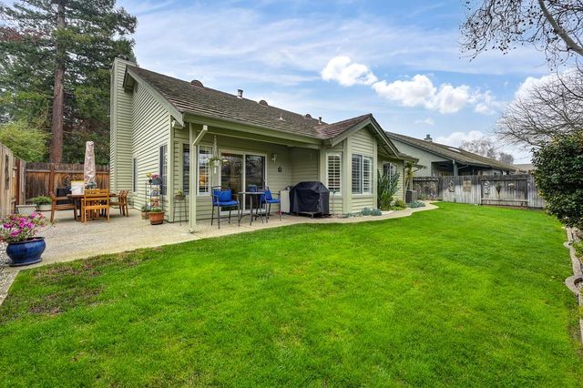 9455 Laguna Lake Way, Elk Grove, CA 95758