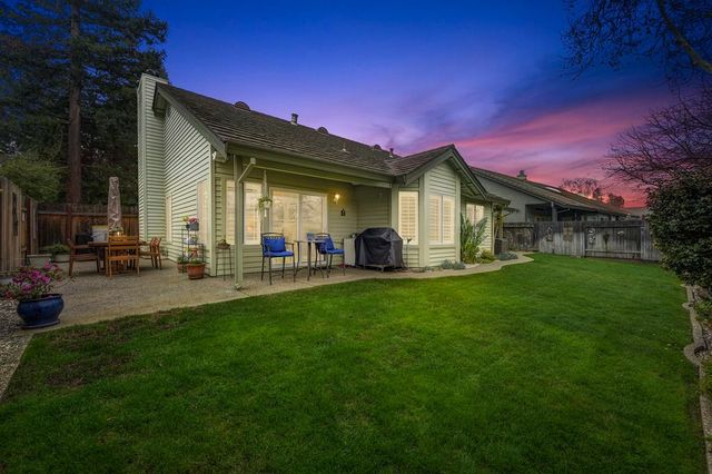 9455 Laguna Lake Way, Elk Grove, CA 95758