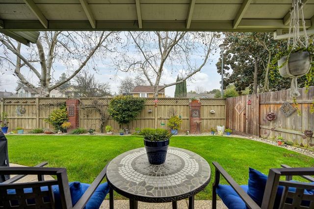 9455 Laguna Lake Way, Elk Grove, CA 95758