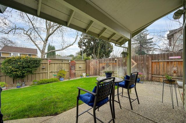 9455 Laguna Lake Way, Elk Grove, CA 95758