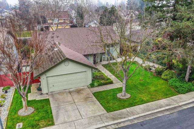 9455 Laguna Lake Way, Elk Grove, CA 95758
