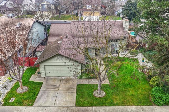 9455 Laguna Lake Way, Elk Grove, CA 95758