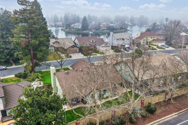 9455 Laguna Lake Way, Elk Grove, CA 95758