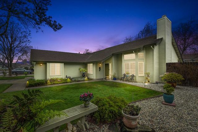 9455 Laguna Lake Way, Elk Grove, CA 95758