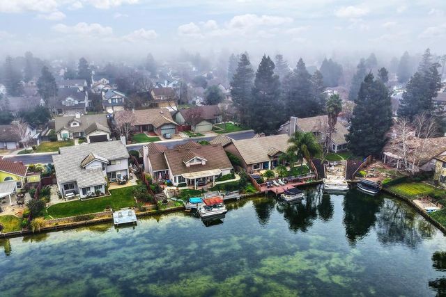 9455 Laguna Lake Way, Elk Grove, CA 95758