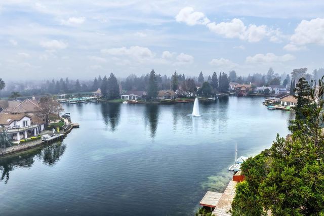 9455 Laguna Lake Way, Elk Grove, CA 95758