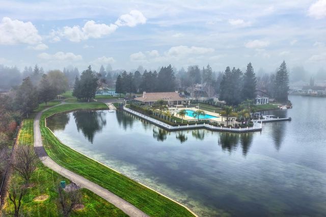 9455 Laguna Lake Way, Elk Grove, CA 95758