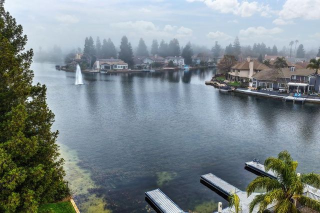 9455 Laguna Lake Way, Elk Grove, CA 95758