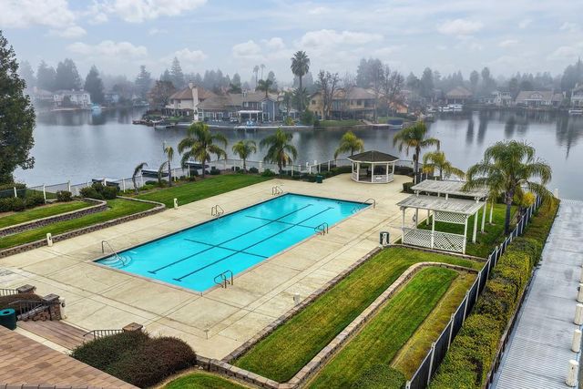 9455 Laguna Lake Way, Elk Grove, CA 95758