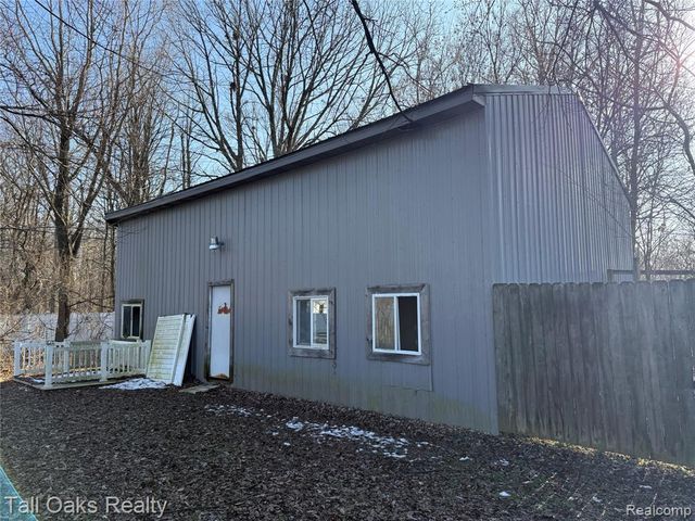 6054 E Pierson Road, Flint, MI 48506