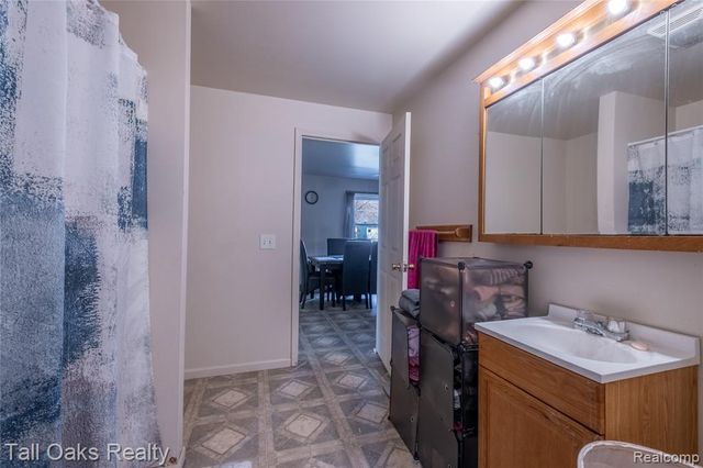 6054 E Pierson Road, Flint, MI 48506