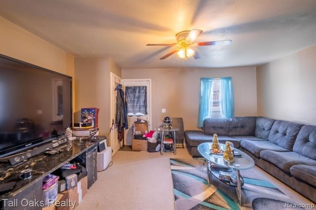 6054 E Pierson Road, Flint, MI 48506