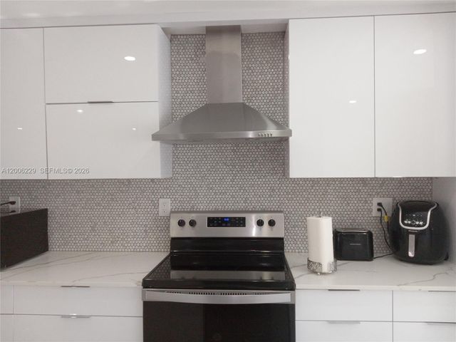 8224 NW 9th Court 3, Plantation, FL 33324