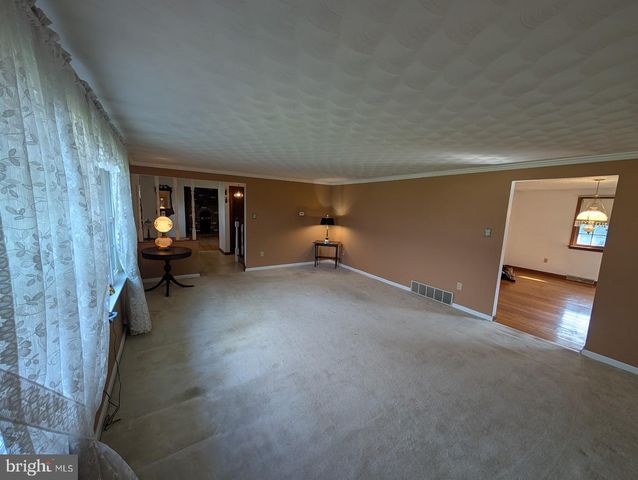 7845 CHAMBERS HILL RD, Harrisburg, PA 17111