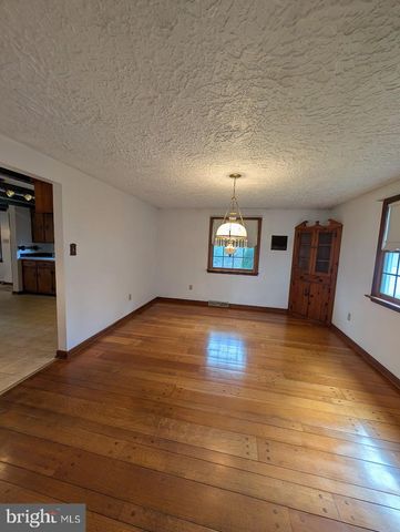 7845 CHAMBERS HILL RD, Harrisburg, PA 17111