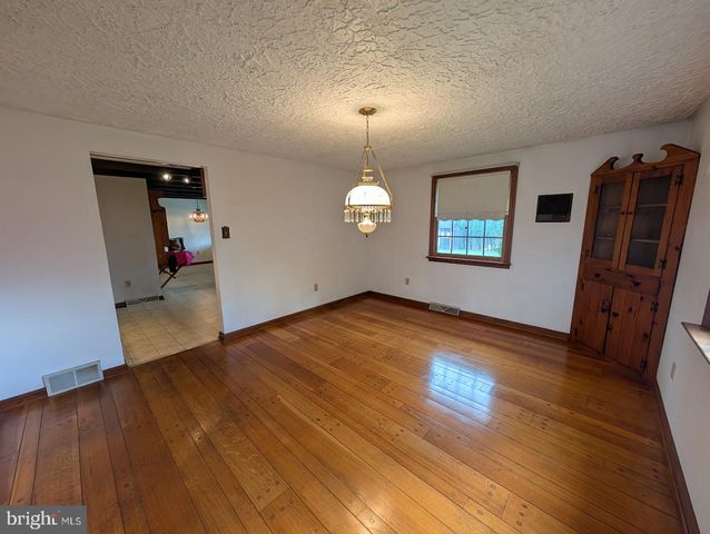 7845 CHAMBERS HILL RD, Harrisburg, PA 17111