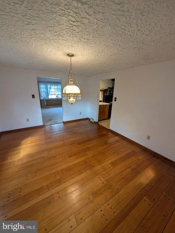 7845 CHAMBERS HILL RD, Harrisburg, PA 17111