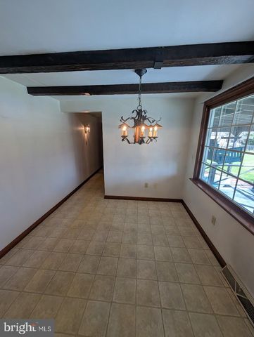 7845 CHAMBERS HILL RD, Harrisburg, PA 17111