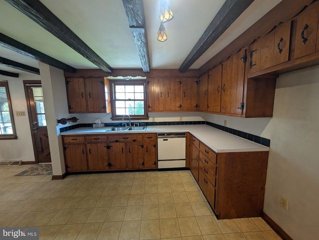 7845 CHAMBERS HILL RD, Harrisburg, PA 17111