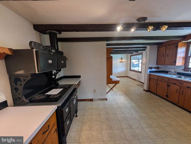 7845 CHAMBERS HILL RD, Harrisburg, PA 17111