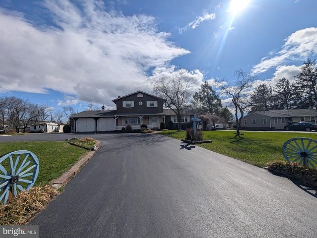 7845 CHAMBERS HILL RD, Harrisburg, PA 17111