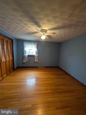 7845 CHAMBERS HILL RD, Harrisburg, PA 17111