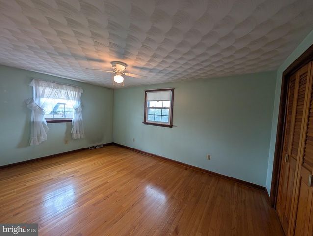 7845 CHAMBERS HILL RD, Harrisburg, PA 17111