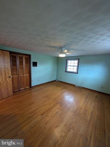 7845 CHAMBERS HILL RD, Harrisburg, PA 17111